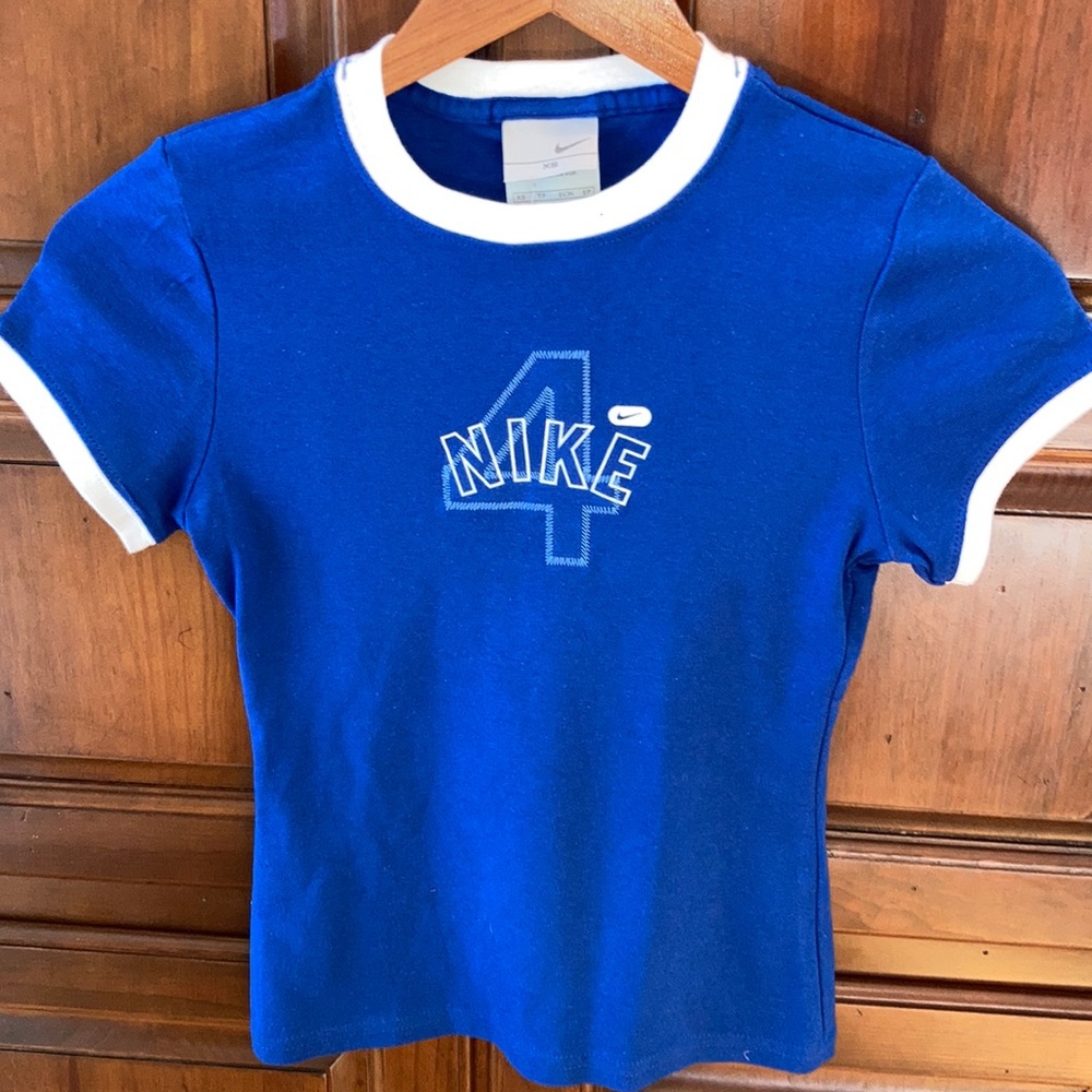 Women’s NWT activewear blue top. Nike.